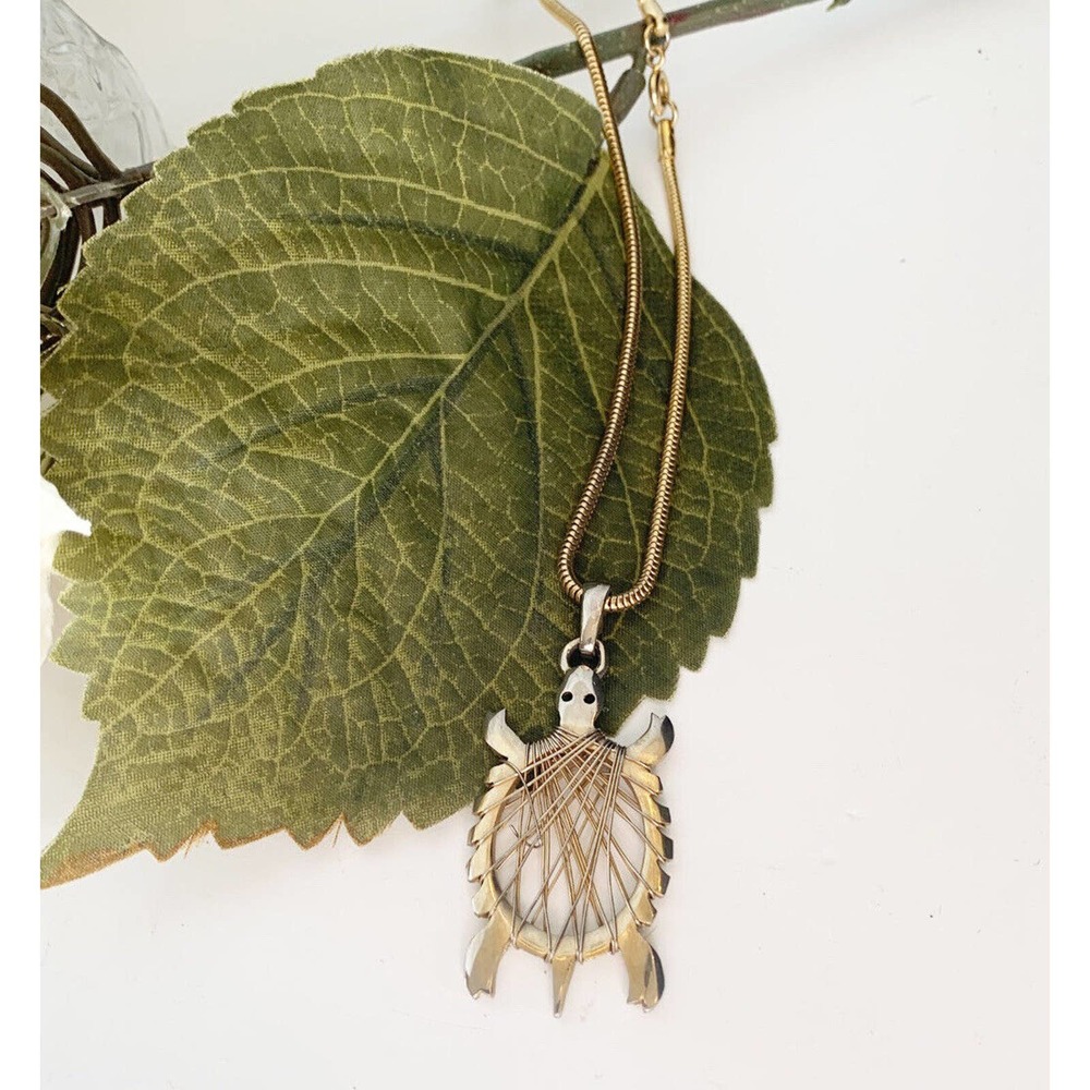 Vintage Napier Gold Tone Sea Turtle Necklace Metal Wire Wrap Pendant 15" DR2 - Picture 1 of 9
